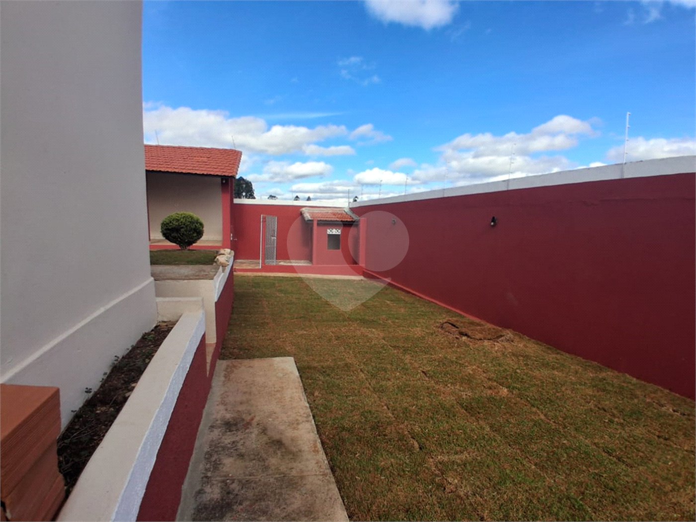 Sobrado à venda ou para alugar com 3 quartos, sendo 2 suítes,  em Parque Atenas do Sul, Itapetininga, SP