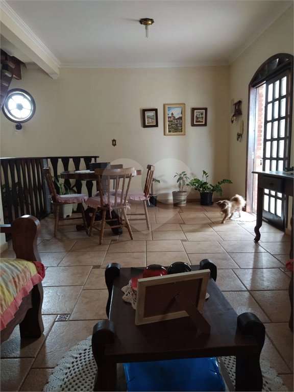 Casa Térrea à venda com 3 quartos, sendo 1 suíte,  no Centro, Salesópolis, SP