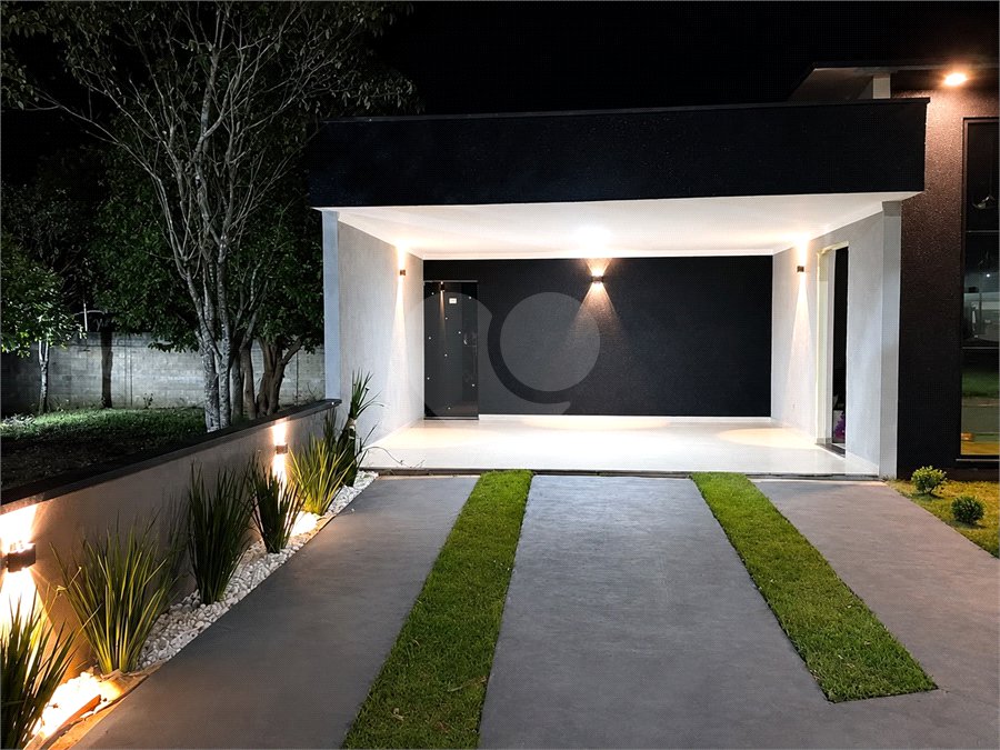 Casa à venda com 3 quartos, sendo 1 suíte, no condomínio Residencial Alto da Boa Vista, Araraquara - SP