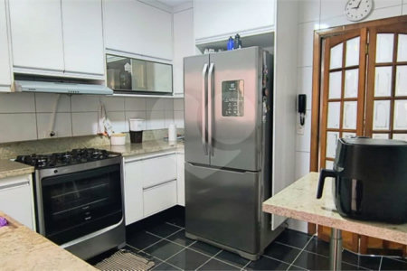 Sobrado à venda com 3 quartos, sendo 1 suíte, em Vila Butantã, São Paulo, SP
