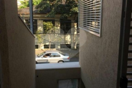 Sobrado à venda com 4 quartos, sendo 3 suítes, em Cambuci, São Paulo, SP