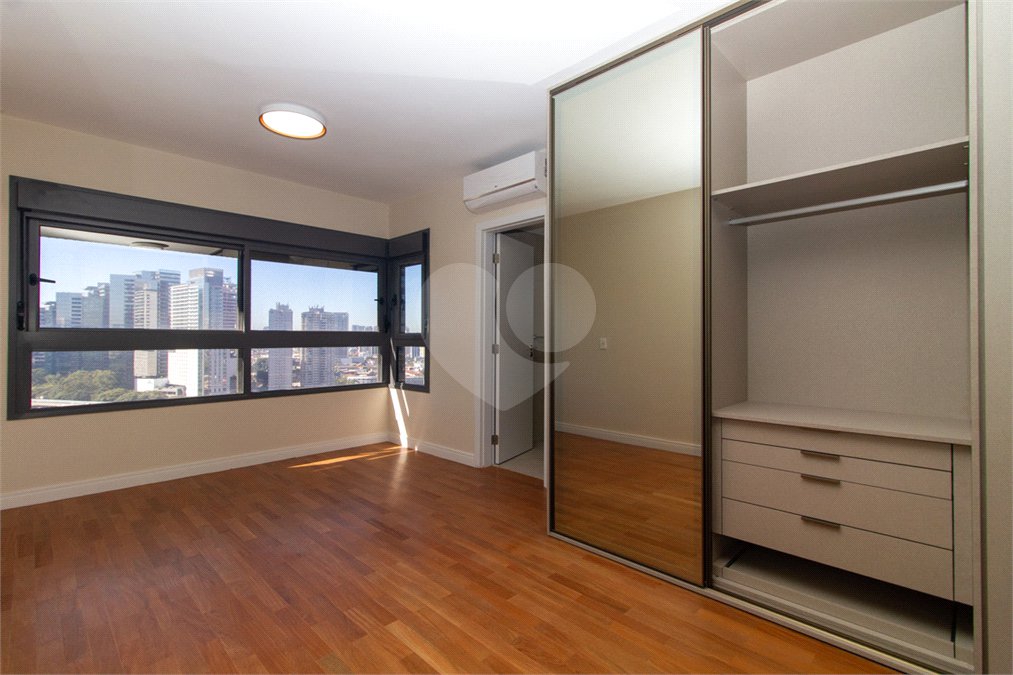 Apartamento à venda ou para alugar com 3 suítes em Jardim Morumbi, São Paulo, SP