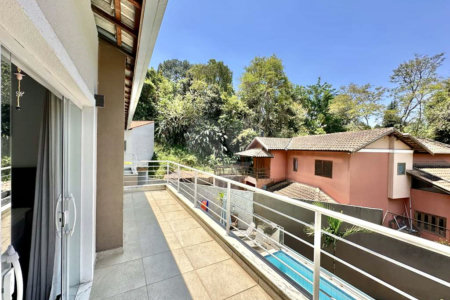 Casa à venda com 4 quartos, sendo 3 suítes, no condomínio Vilarejo, Carapicuíba - SP