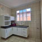 Casa para alugar com 3 quartos, sendo 1 suíte, no condomínio Santa Mônica, Atibaia - SP