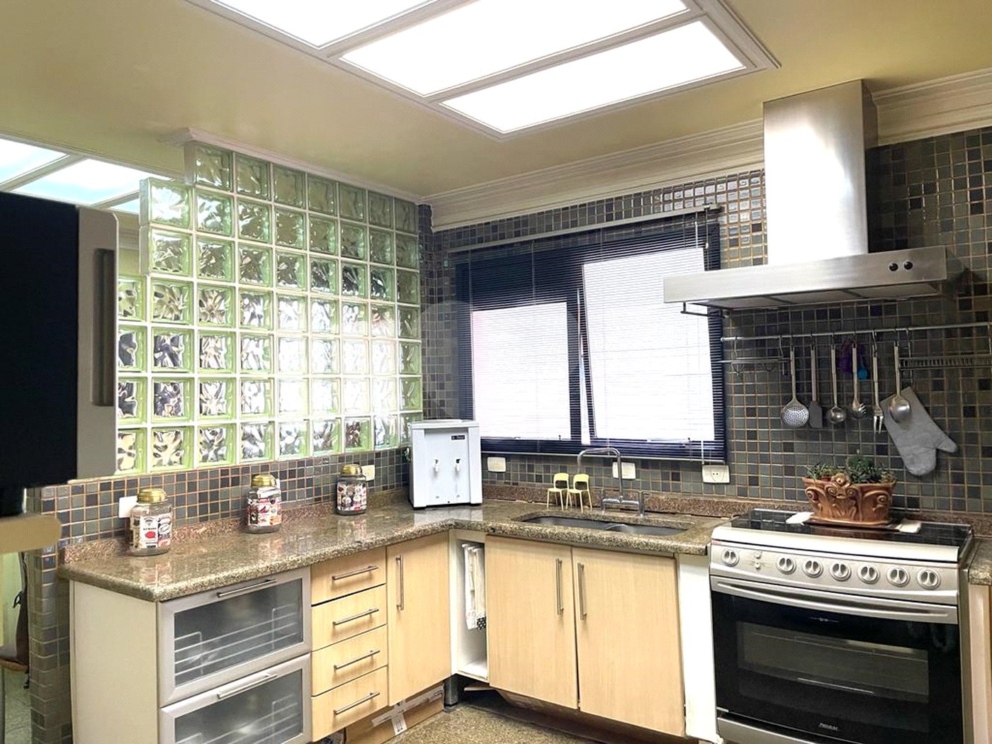 Apartamento à venda ou para alugar com 4 quartos, sendo 3 suítes, em Jardim Vitória Régia, São Paulo, SP