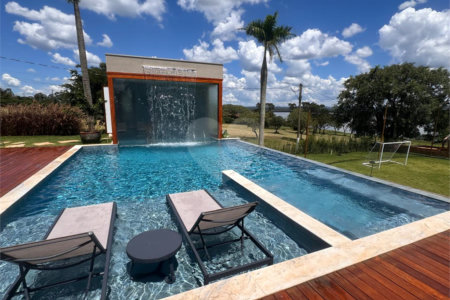 Casa à venda com 6 suítes no condomínio Vila Pinhal, Itirapina - SP