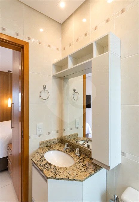 Apartamento de 84m² na Vila Lusitânia, em São Bernardo do Campo, com 3 dormitórios, suíte com varanda, 2 vagas cobertas, depósito privativo e lazer completo.