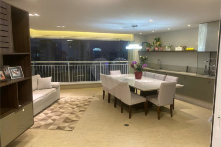 Apartamento à Venda na Mooca com 122 m² sendo 3 Suítes com Varanda Gourmet com 2 Vagas Aceita Permuta