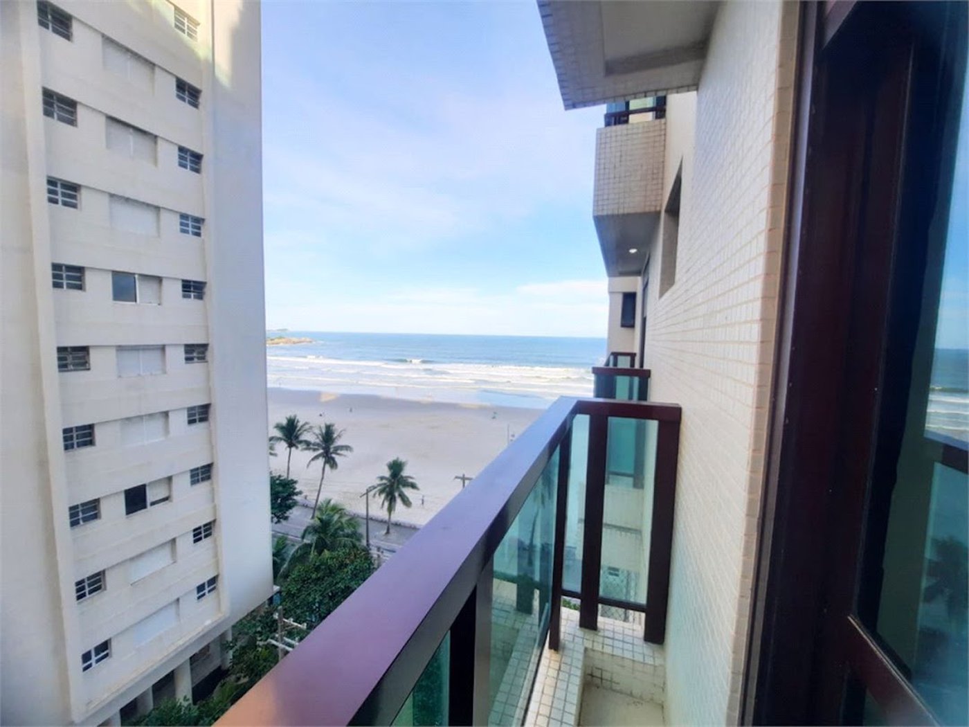 Apartamento Residencial à venda, Pitangueiras, Guarujá - AP0136.
