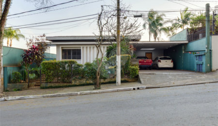 Casa à venda com 5 quartos, sendo 2 suítes,  em Alto da Boa Vista, São Paulo, SP