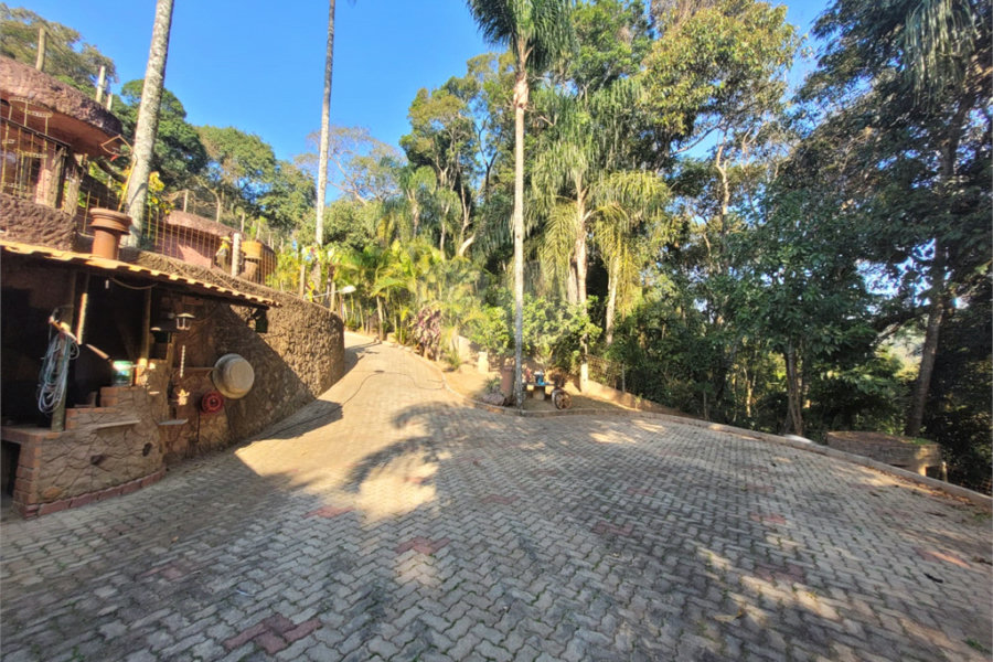 Casa à venda com 2 suítes no condomínio Associação Reserva das Hortênsias, Mairiporã - SP