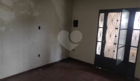Sobrado à venda com 4 quartos em Jardim Limoeiro, São José dos Campos, SP