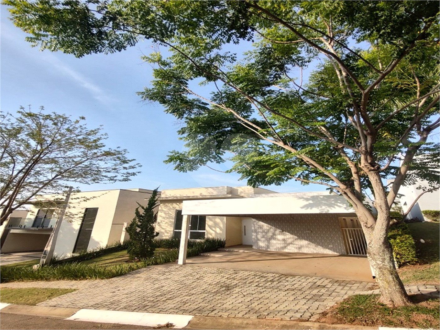 Casa à venda com 3 quartos, sendo 1 suíte,  no condomínio Atibaia Park 1, Atibaia - SP