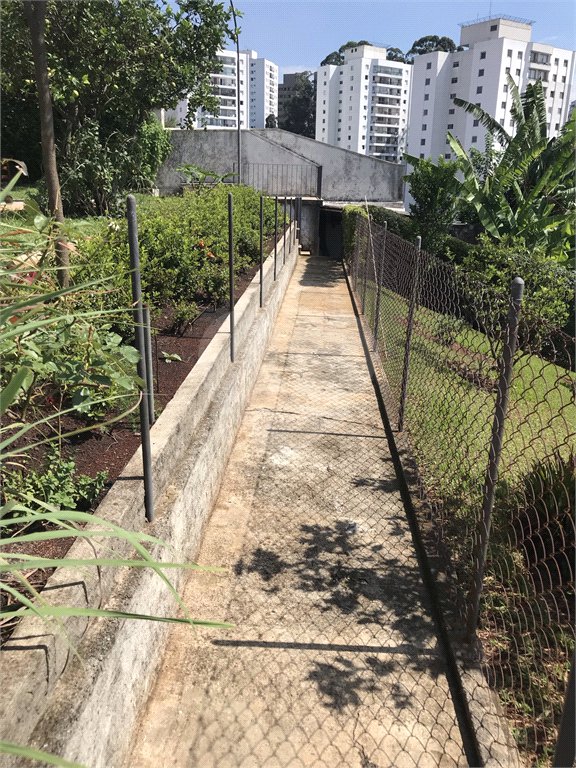 Sobrado à venda com 5 quartos, sendo 1 suíte, em Jardim São Bento, São Paulo, SP