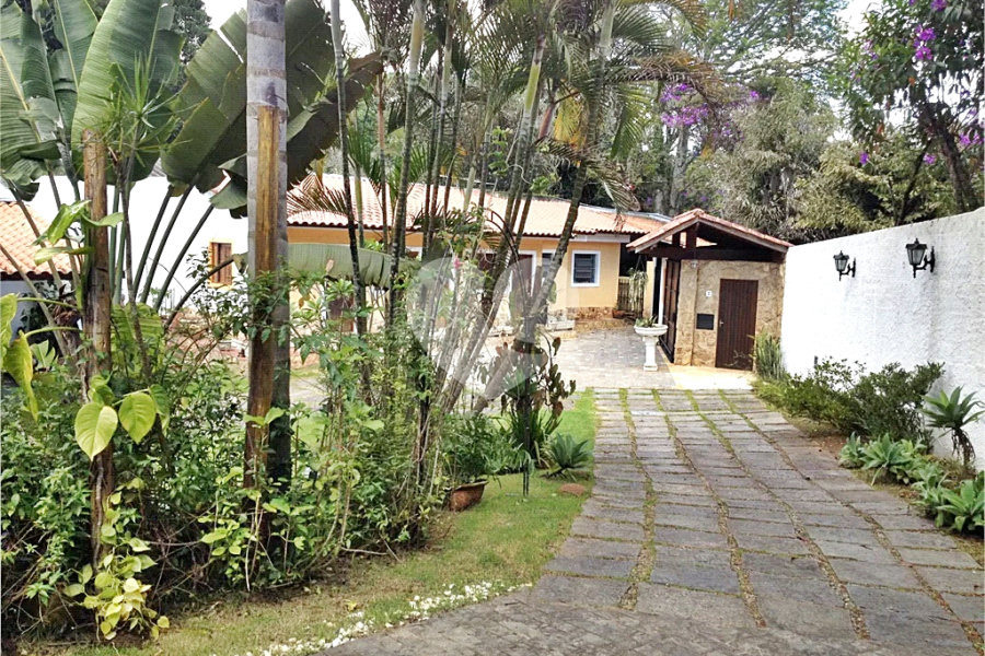 Casa à venda com 4 quartos, sendo 1 suíte, no condomínio Associação Reserva das Hortênsias, Mairiporã - SP