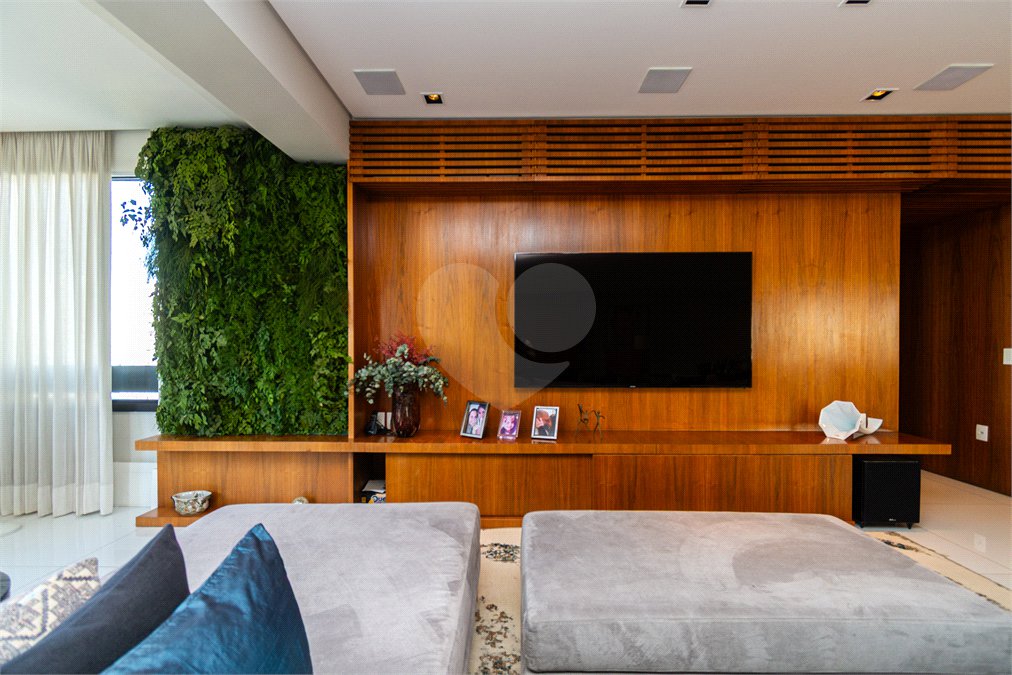 Apartamento à venda com 3 suítes em Vila Nova Conceição, São Paulo, SP
