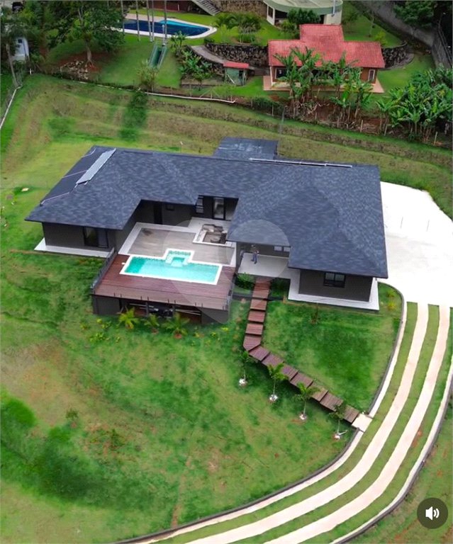 Casa à venda com 4 quartos, sendo 3 suítes,  no condomínio Jardim das Palmeiras, Bragança Paulista - SP