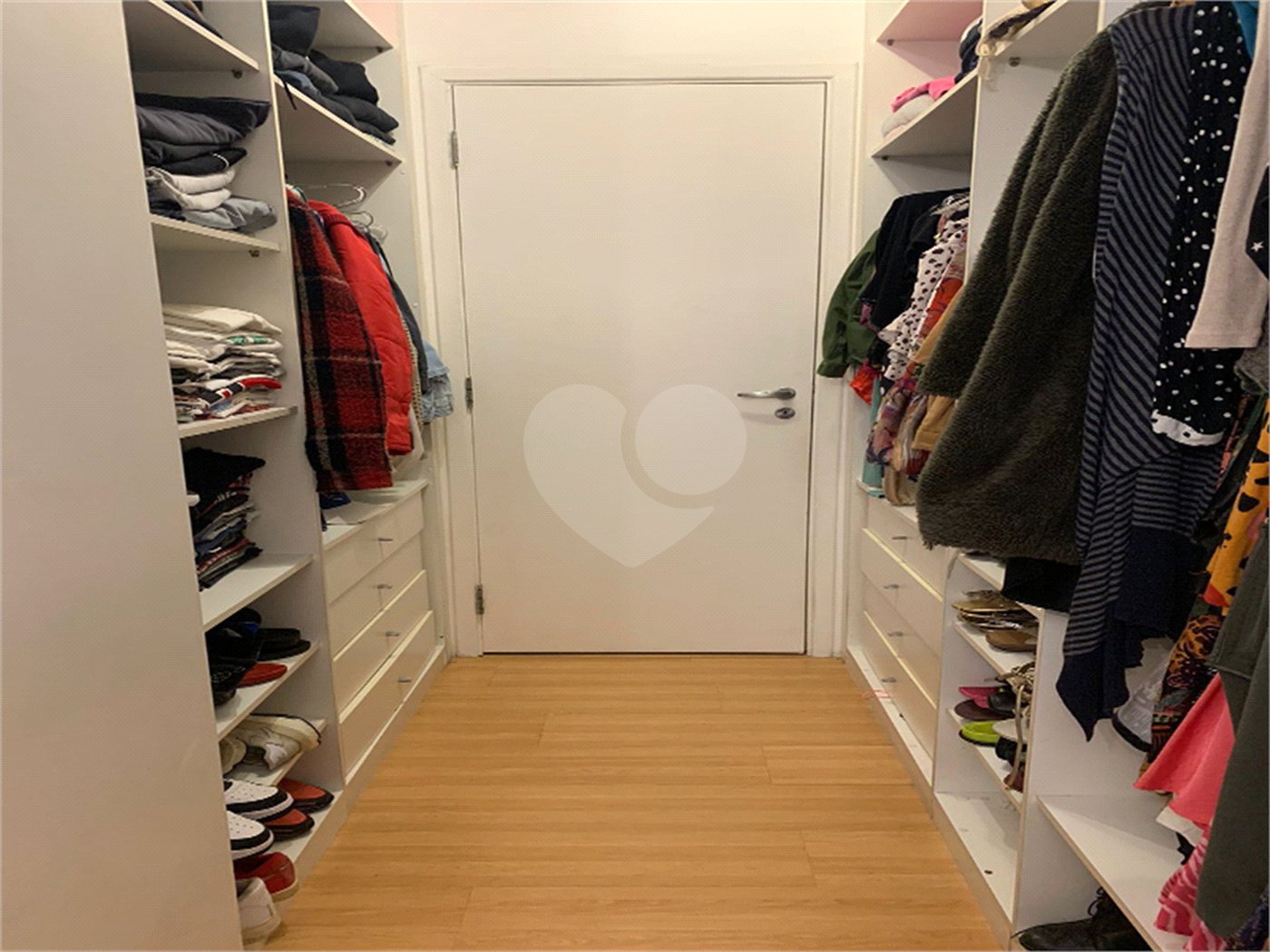 Apartamento à venda com 3 quartos, sendo 2 suítes, em Cidade São Francisco, São Paulo, SP