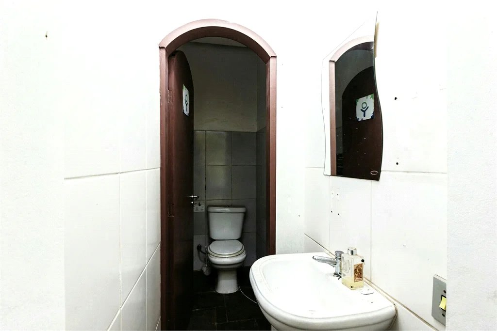 Casa à venda com 4 quartos, sendo 1 suíte,  em Jardim das Bandeiras, São Paulo, SP