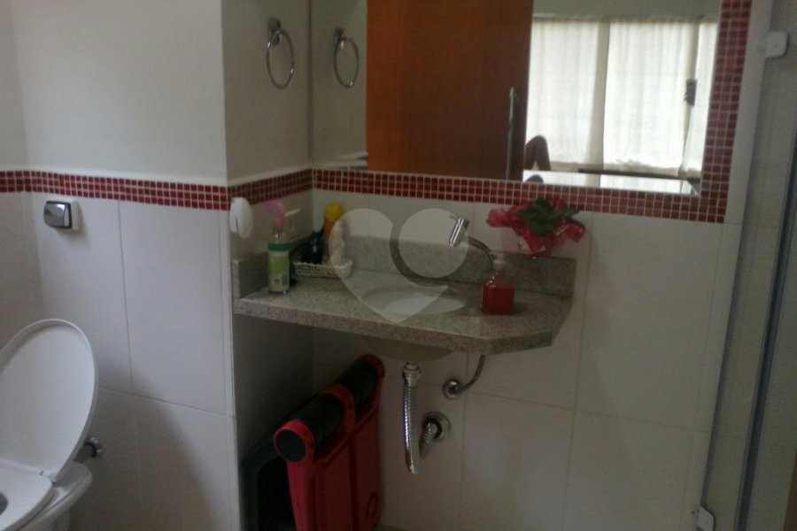 Sobrado à venda com 5 suítes em Enseada, Bertioga, SP