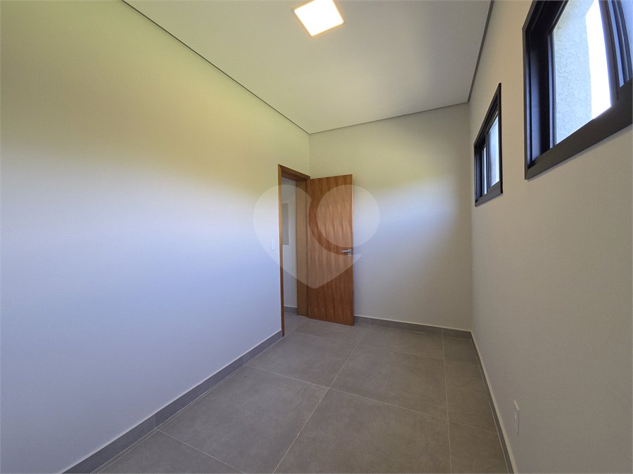 Casa à venda com 4 quartos, sendo 3 suítes, no condomínio Village Ipanema 2, Araçoiaba da Serra - SP