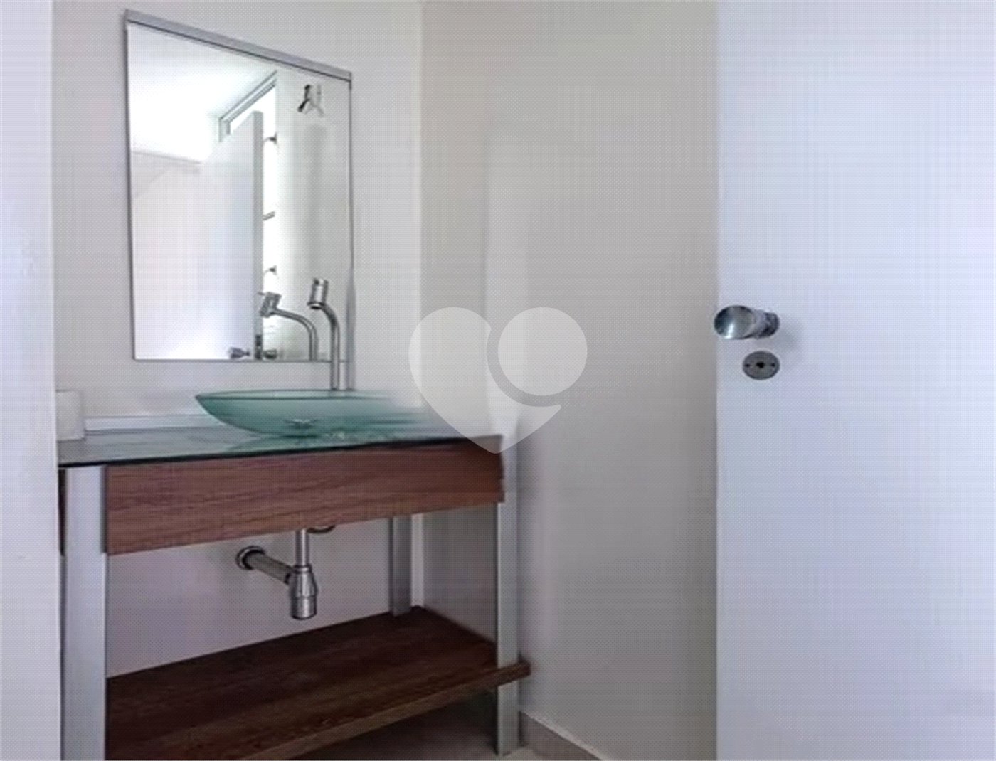 Apartamento à venda com 3 quartos, sendo 1 suíte,  em Cerqueira César, São Paulo, SP