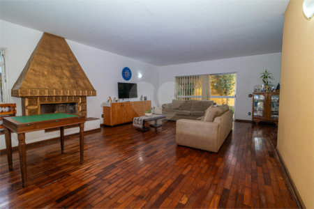 Casa à venda com 3 quartos, sendo 1 suíte, em Interlagos, São Paulo, SP