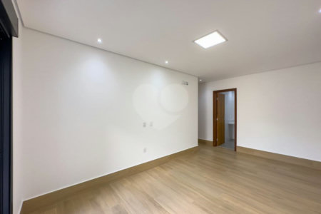 Casa à venda com 4 quartos, sendo 3 suítes, no condomínio Estância Marambaia, Vinhedo - SP