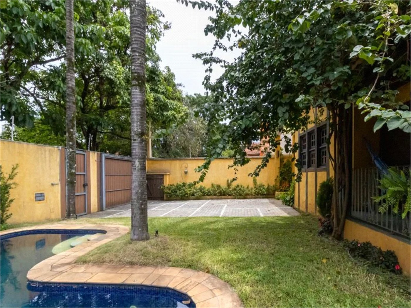Casa à venda ou para alugar com 4 quartos, sendo 3 suítes, em Lapa, São Paulo, SP