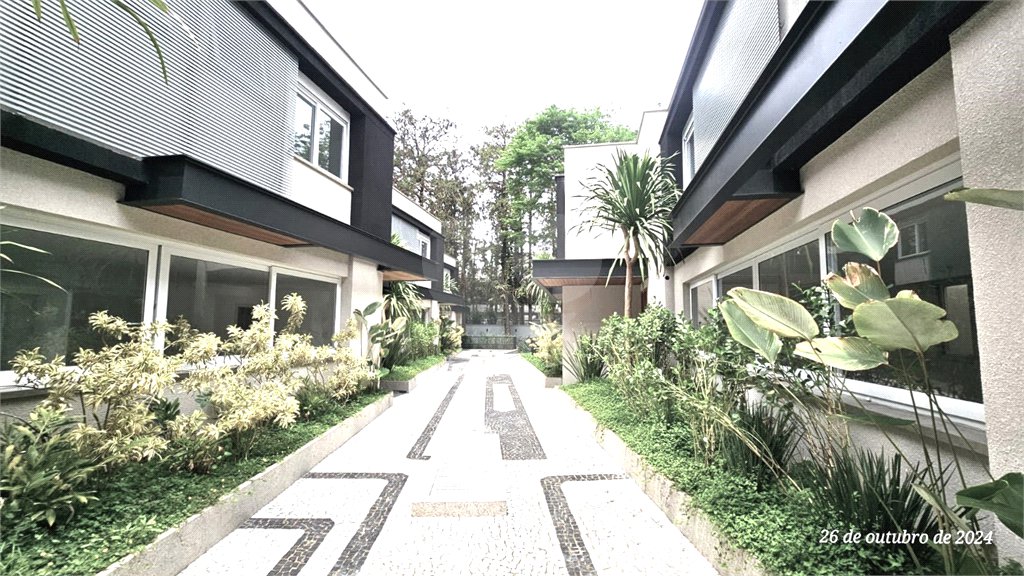 Casa à venda com 4 suítes no condomínio Vila Arese, São Paulo - SP