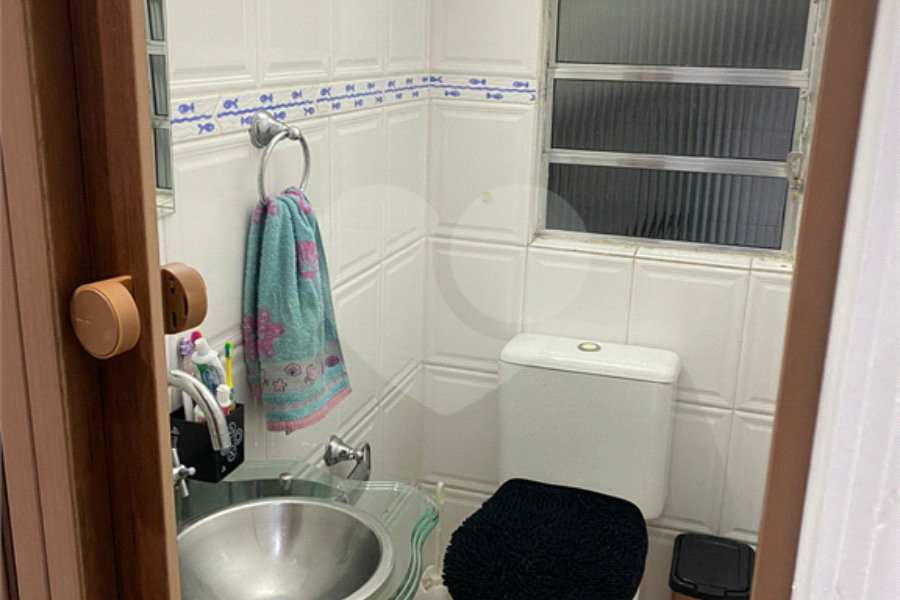 Casa à venda com 3 quartos, sendo 2 suítes, no condomínio Ibarra, São Paulo - SP