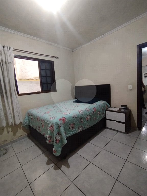 Sobrado à venda com 3 quartos, sendo 1 suíte, em Biritiba, Poá, SP
