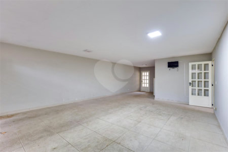 Sobrado à venda com 4 quartos, sendo 3 suítes, em Interlagos, São Paulo, SP