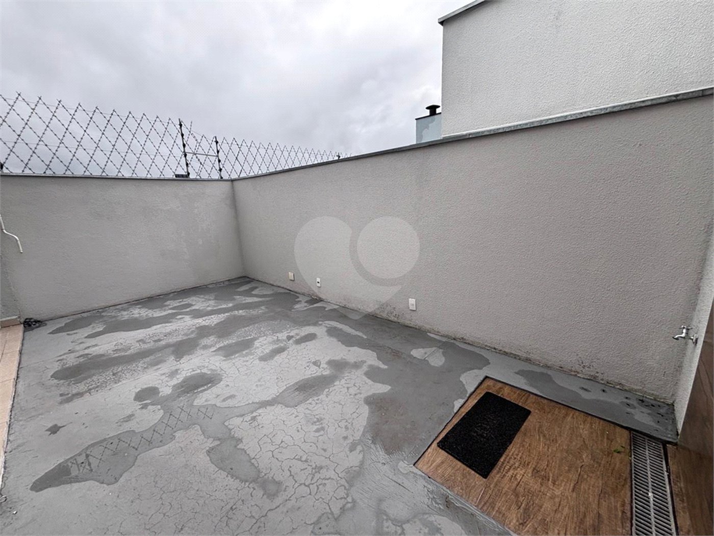 Casa à venda com 2 quartos, sendo 1 suíte, no condomínio Terras de São Francisco, Sorocaba - SP