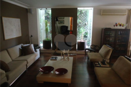 Casa à venda com 3 quartos, sendo 2 suítes,  em Vila Tramontano, São Paulo, SP