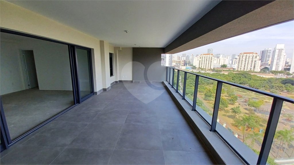 Apartamento à venda com 4 quartos, sendo 2 suítes,  em Água Branca, São Paulo, SP