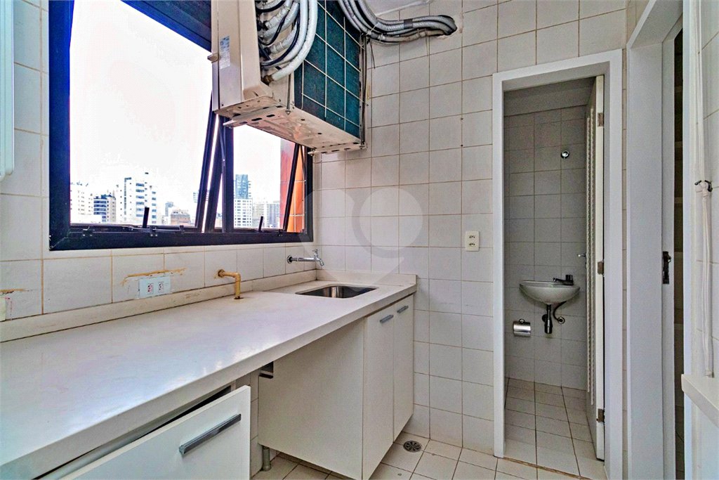 Apartamento à venda com 3 quartos, sendo 1 suíte, em Vila Olímpia, São Paulo, SP