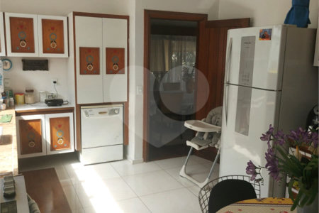 Casa à venda com 3 quartos, sendo 1 suíte, em Jardim Leonor, São Paulo, SP