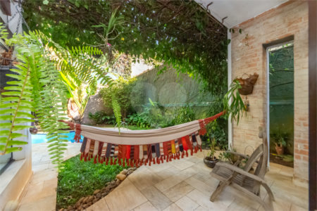 Casa de Vila à venda com 4 quartos, sendo 2 suítes, em Alto da Boa Vista, São Paulo, SP