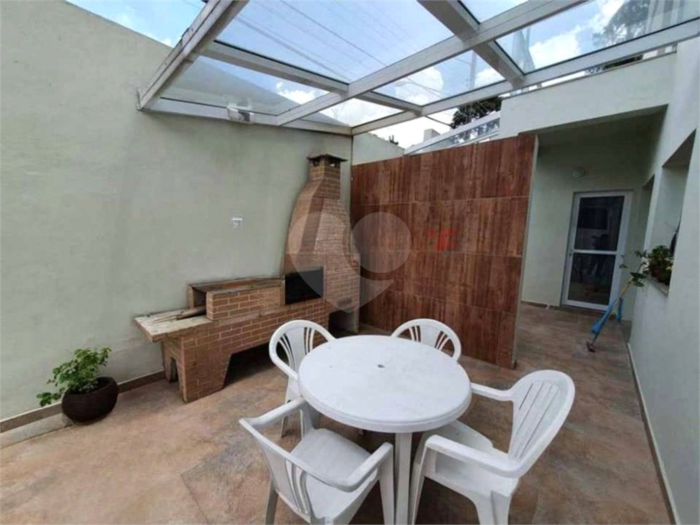 Sobrado à venda com 4 quartos, sendo 3 suítes, em Tremembé, São Paulo, SP