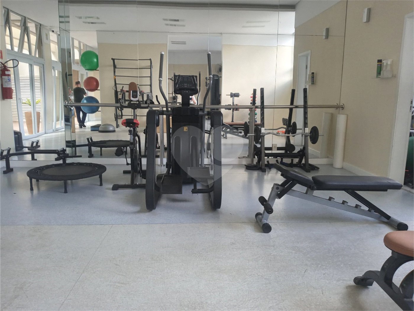 Apartamento 3 dormitórios, região do Campo Belo. Condomínio com laser completo.