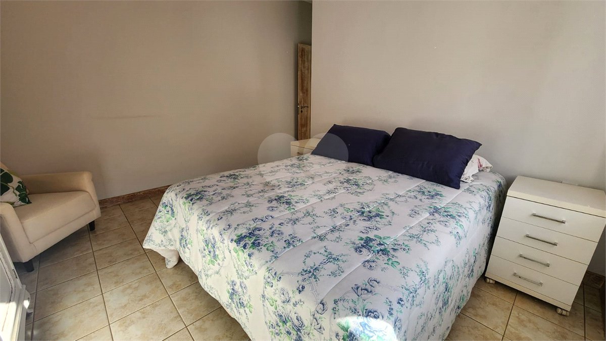 Casa à venda com 4 quartos, sendo 2 suítes, no condomínio Residencial Jardim Primavera, Louveira - SP