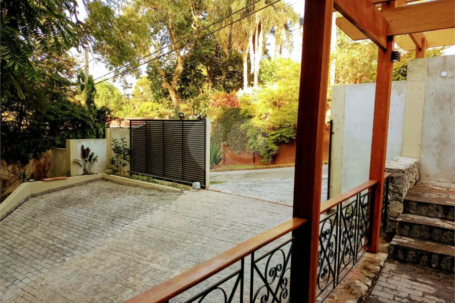 Casa à venda ou para alugar com 5 quartos, sendo 4 suítes, no condomínio Associação Reserva das Hortênsias, Mairiporã - SP