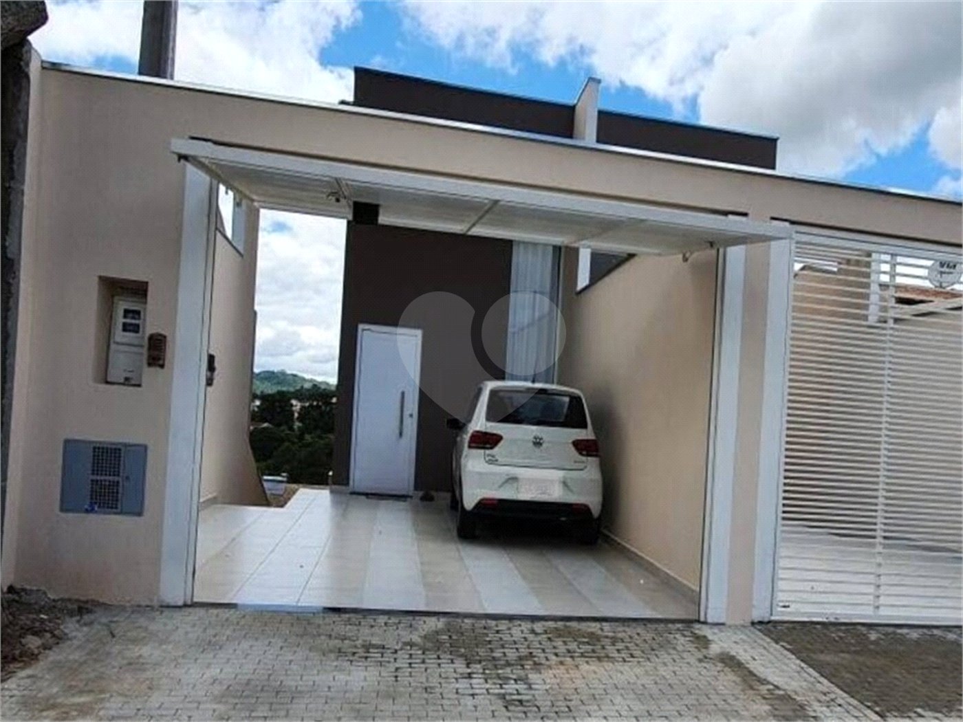 Casa à venda com 3 quartos, sendo 1 suíte, em Vila Santa Rosália, São Roque, SP