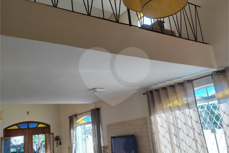 Casa Térrea à venda com 4 quartos, sendo 2 suítes,  em Vila Esperia ou Giglio, Atibaia, SP