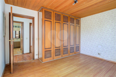 Casa à venda com 5 quartos, sendo 3 suítes, em Alto da Boa Vista, São Paulo, SP