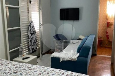 Casa com 202m² , 4 dormitórios , sendo 1 suíte , 3 vagas de garagem.