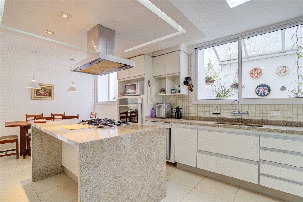 Casa de Vila à venda com 4 suítes em Granja Julieta, São Paulo, SP