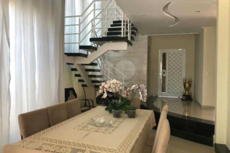 Casa à venda com 4 quartos, sendo 2 suítes, no condomínio Terras de São Francisco, Vinhedo - SP