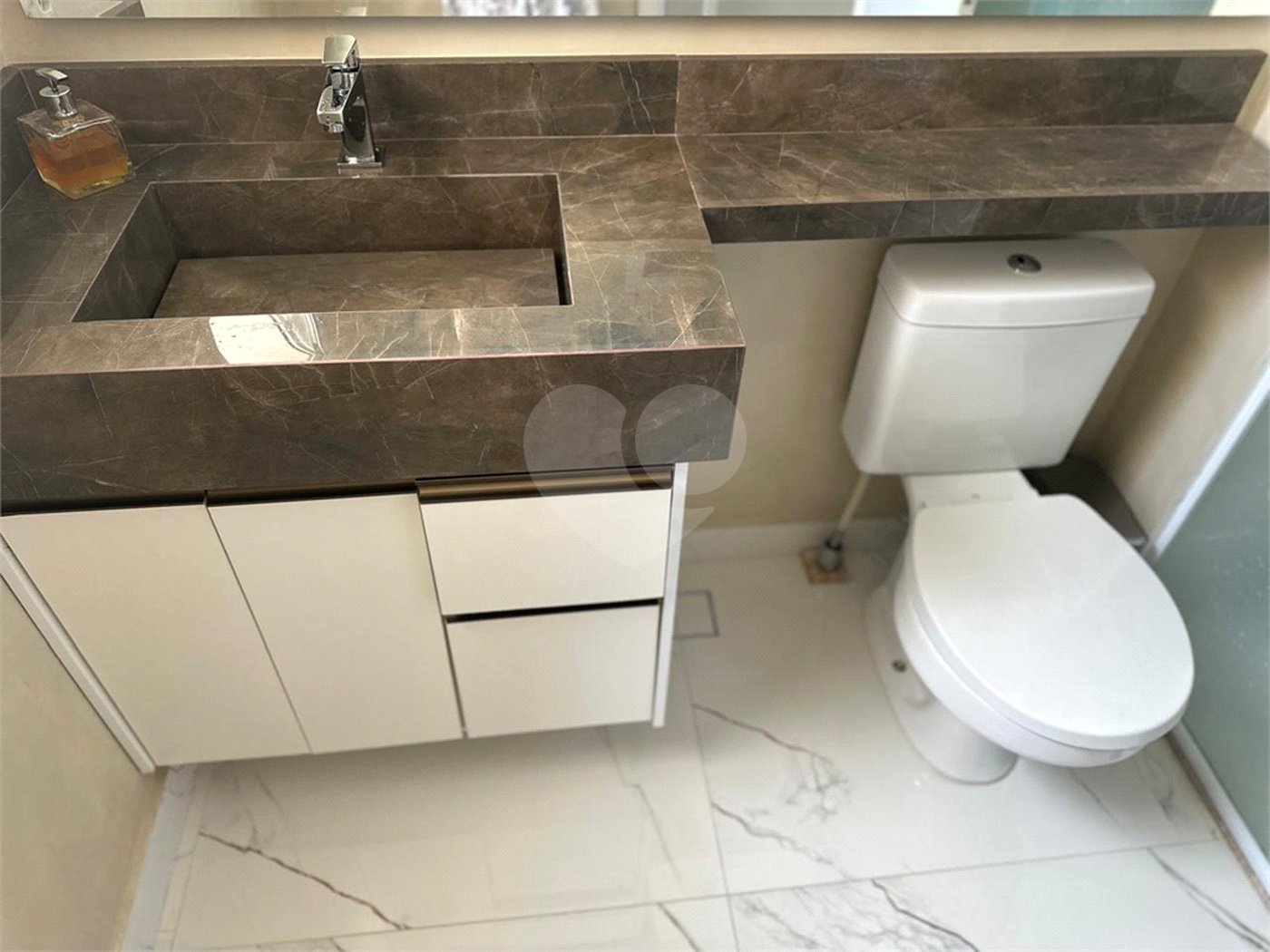 Apartamento à venda com 3 quartos, sendo 1 suíte,  em Vila Suissa, Mogi das Cruzes, SP